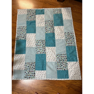 Unbranded Handmade‎ Quilted Blanket Blue White, 35 x 43 1/2 inches, Preowned